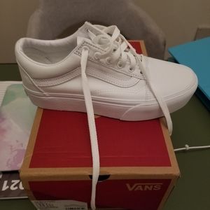 Vans Women Old Skool Platform  size 7 and 5,color  white
